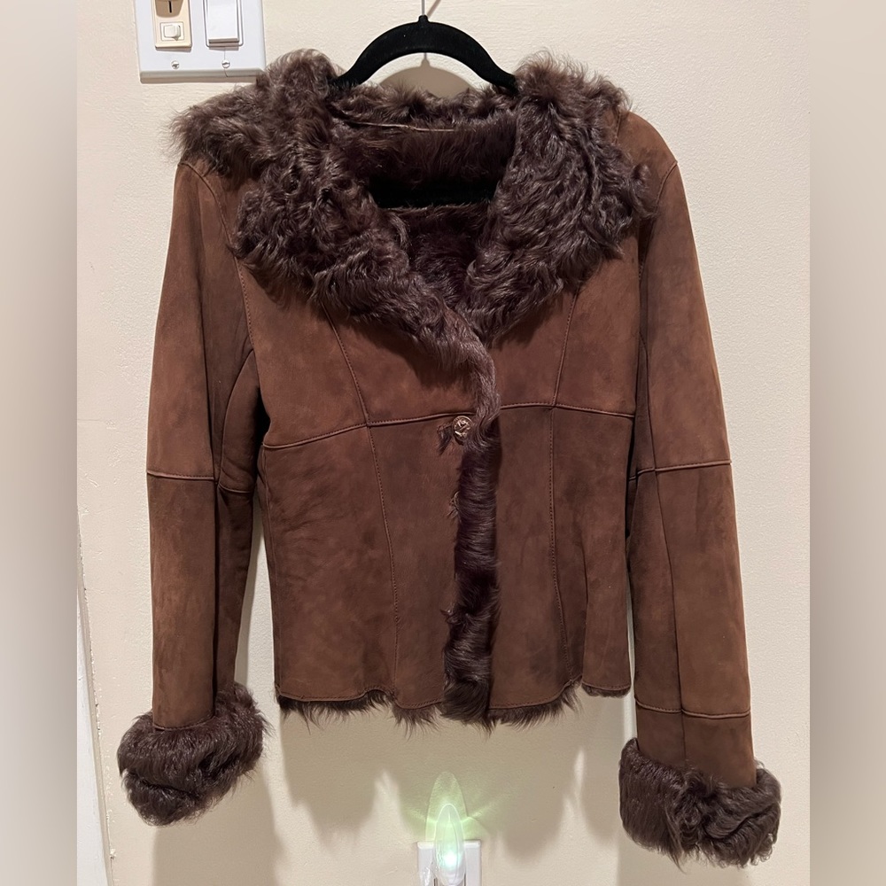 Brown sherling jacket fits like a women’s small